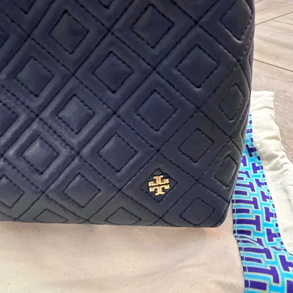 Tory Burch Fleming quilted handbag - Picture 3 of 14